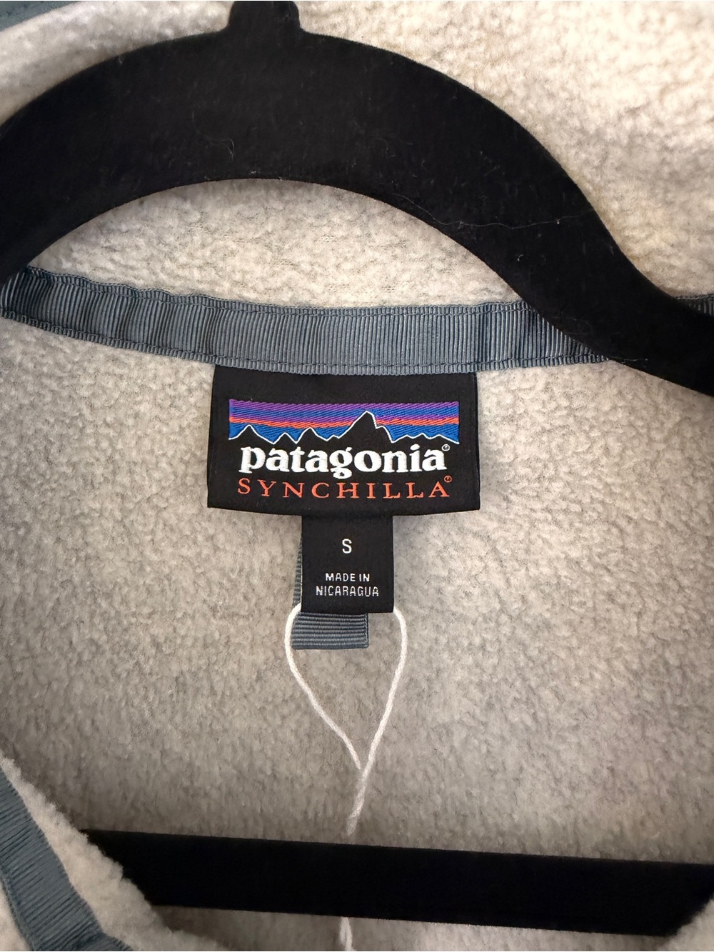 Patagonia Light Gray Synchilla Fleece Pullover with Slate Trim - Picture 4 of 4